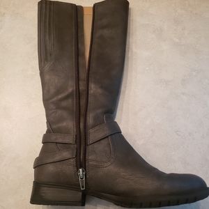 Beautiful med/dark gray Lifestride riding boots. Excellent condition